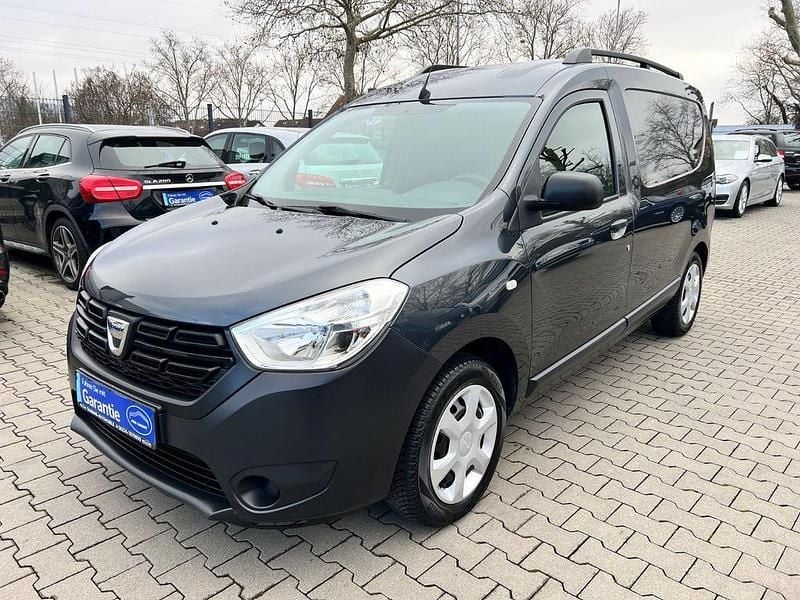 Grau Gebraucht 2019 Dacia Dokker Essentiel Van / Kleinbus | 10.499 € (Guter Preis) - Bild 1/4