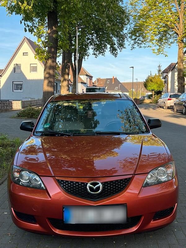 Używany Mazda 3 105 KM (77 kW) 2005 Czerwony Sedan/Limuzyna