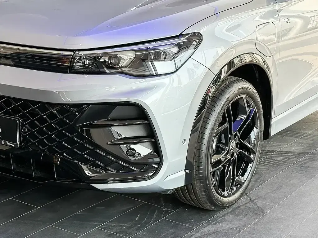 Usata VW Tiguan R-line 150 CV (110 kW) 2025 Argento SUV