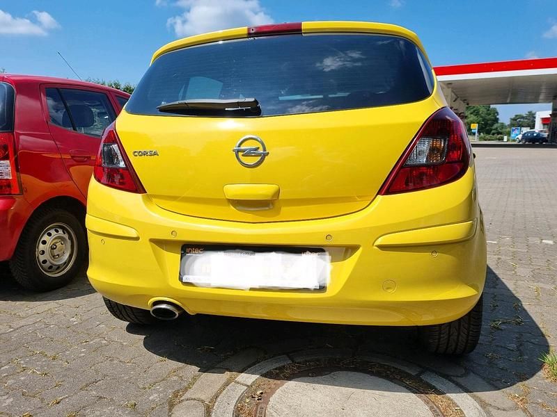 Gebraucht Opel Corsa Color Edition 101 PS (74 kW) 2011 Gelb Kleinwagen