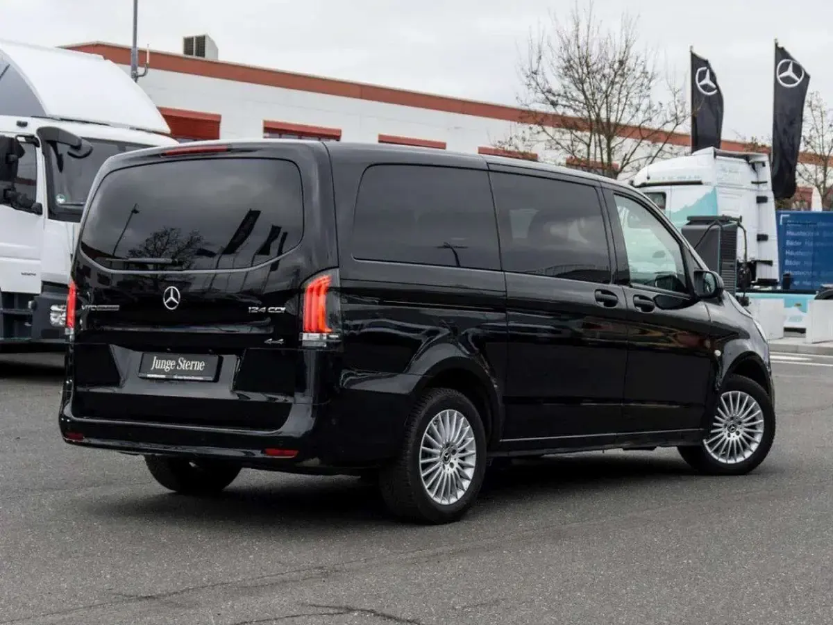Gebraucht Mercedes Vito 237 PS (174 kW) 2025 Obsidianschwarz metallic Van