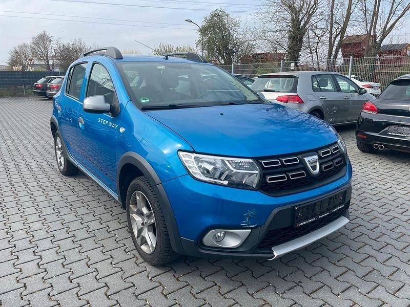 Gebraucht Dacia Sandero Prestige 90 PS (66 kW) 2017 Blau SUV