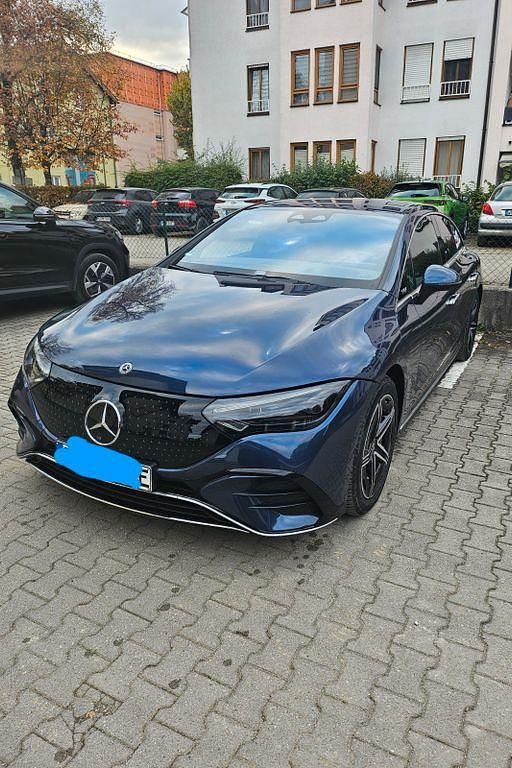 Blau Gebraucht 2023 Mercedes EQE300 AMG line Limousine | 44.900 € (Guter Preis) - Bild 1/4