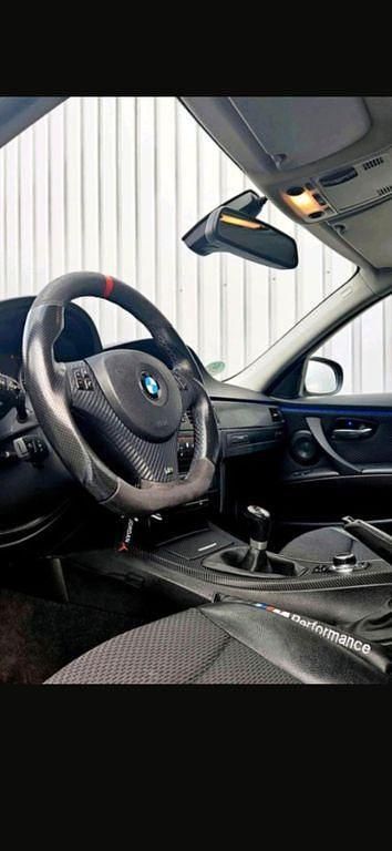 Gebraucht BMW 320 163 PS (119 kW) 2010 Silber Limousine