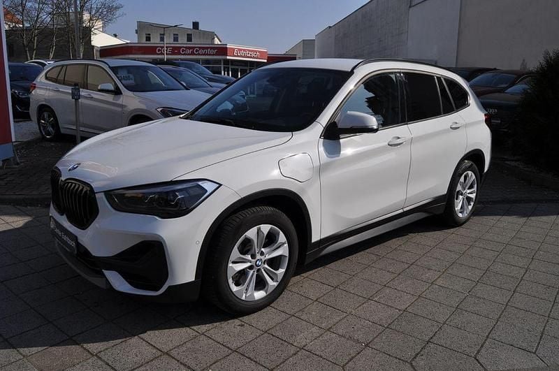 Alpinweiss iii Gebraucht 2020 BMW X1 SUV | 18.990 € (Fairer Preis) - Bild 1/4