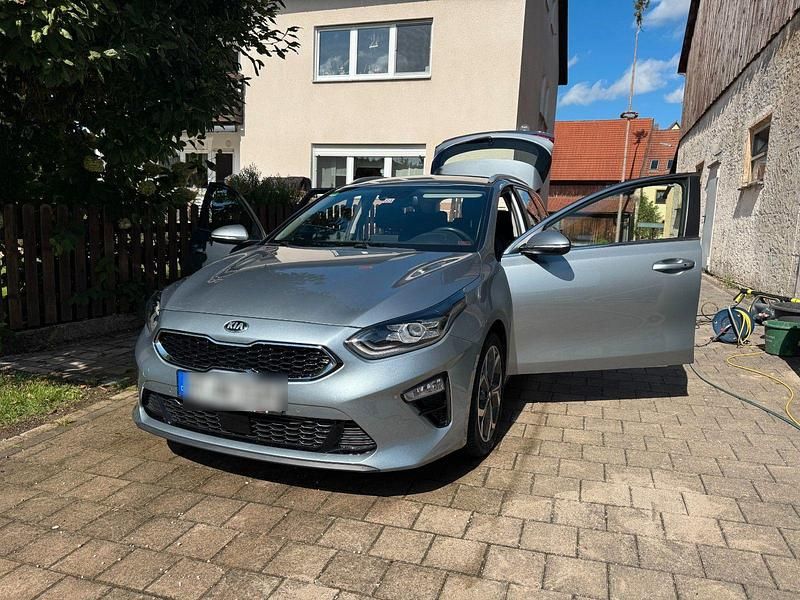 Silber Gebraucht 2019 Kia Ceed Sportswagon Spirit Kombi | 14.500 € (Superpreis) - Bild 1/4