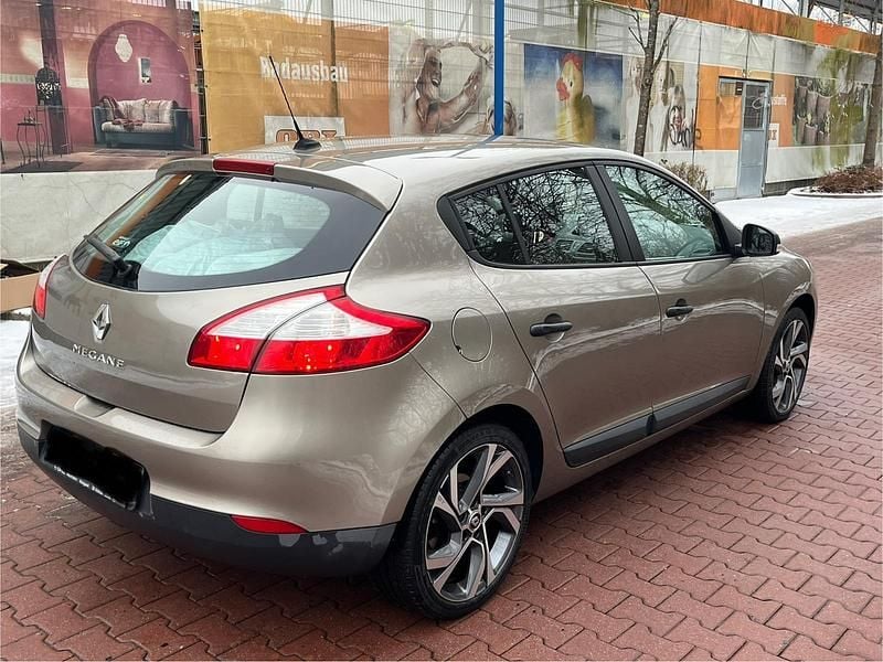Gebraucht Renault Mégane III 101 PS (74 kW) 2012 Braun Kleinwagen