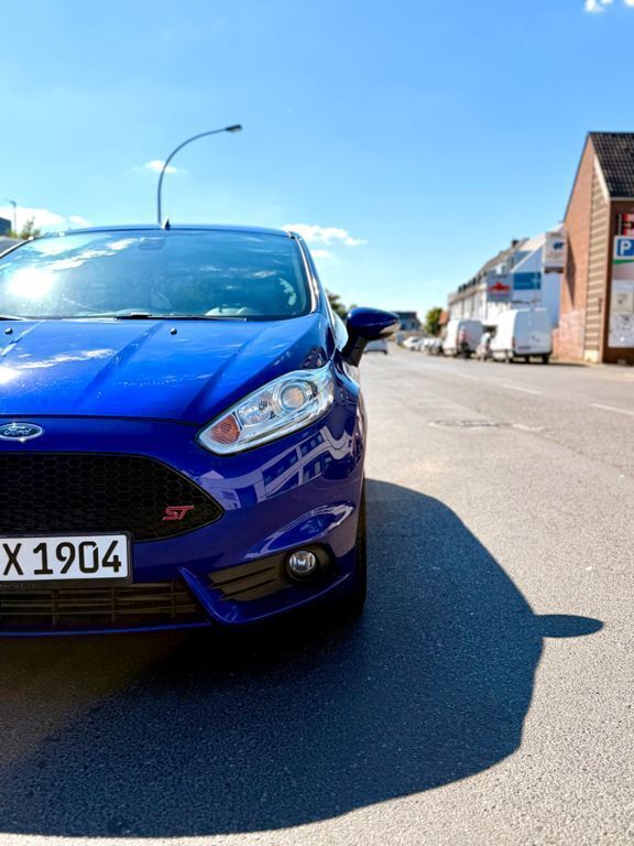 Blau Gebraucht 2013 Ford Fiesta ST Kleinwagen | 7.800 € (Guter Preis) - Bild 1/4