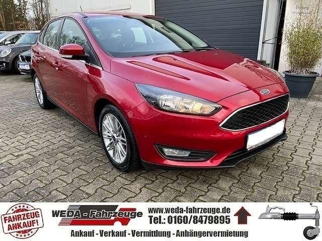 Gebraucht Ford Focus Cool & Connect 101 PS (74 kW) 2018 Candyrot metallic Limousine