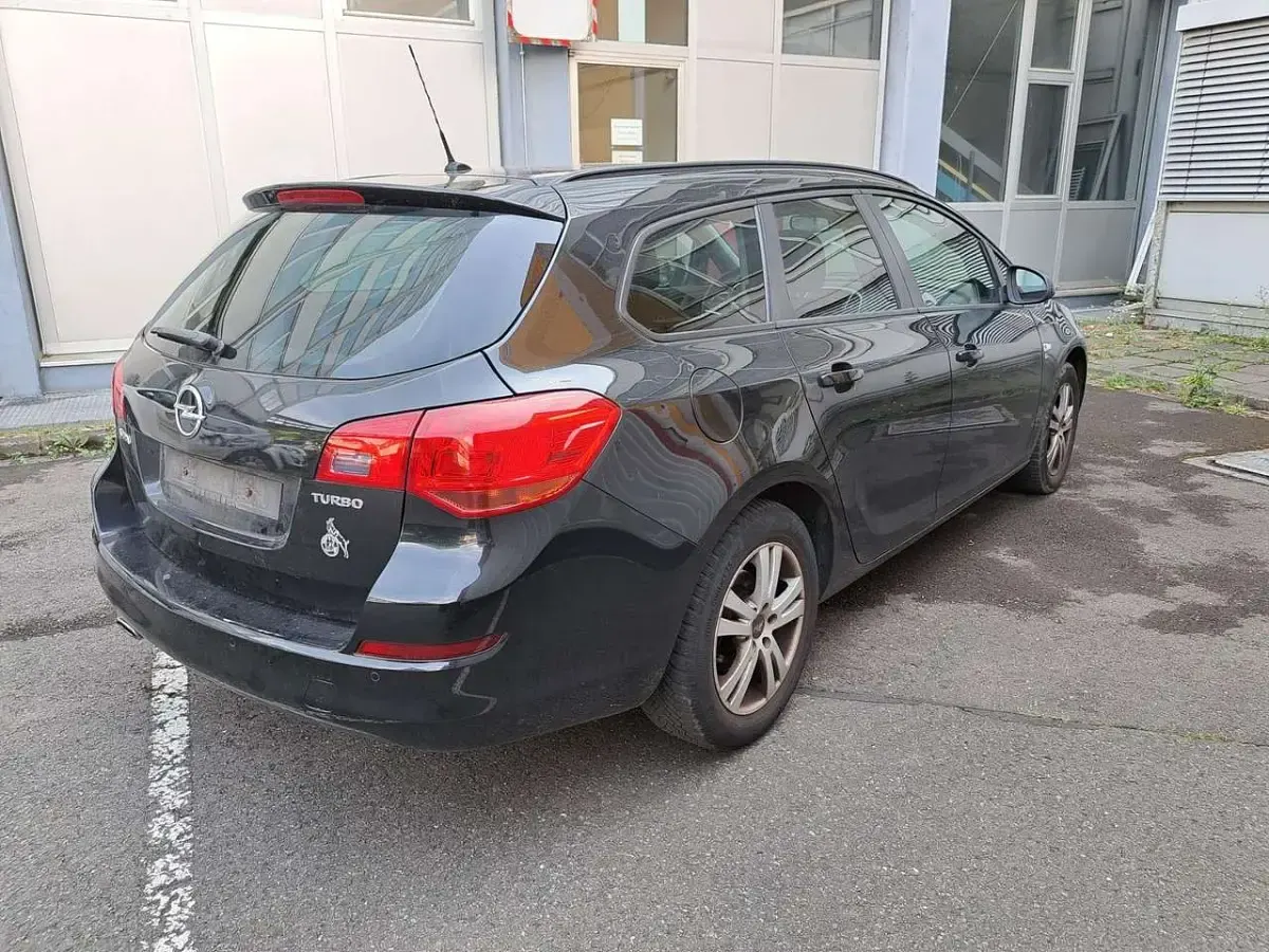 Gebraucht Opel Astra 140 PS (102 kW) 2012 Karbonschw graphitschw midnigh Kombi