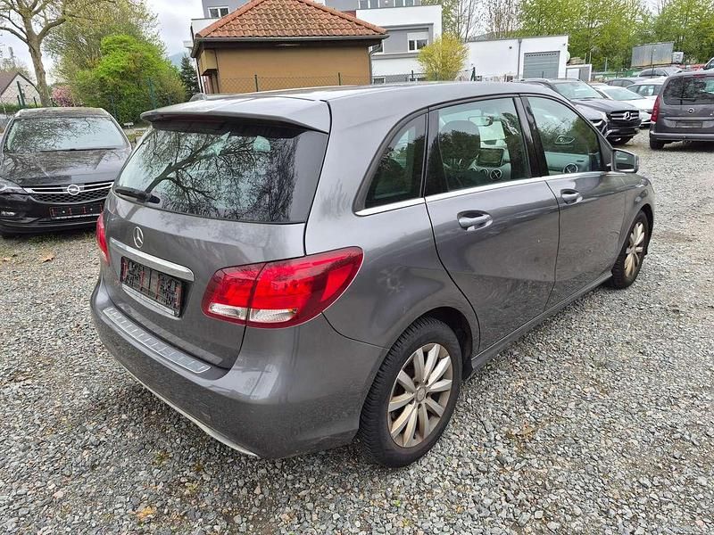 Gebraucht Mercedes B180 Style 122 PS (89 kW) 2015 Grau Van / Kleinbus