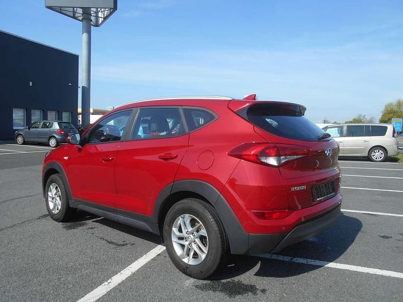 Gebraucht Hyundai Tucson Classic 132 PS (97 kW) 2018 Fiery red / met SUV