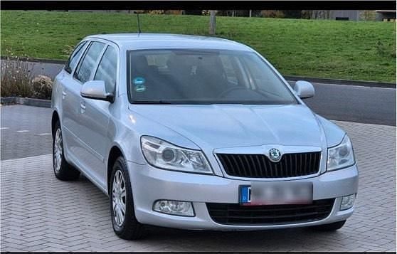 Silber Gebraucht 2012 Skoda Octavia Kombi | 3.600 € (Superpreis) - Bild 1/4