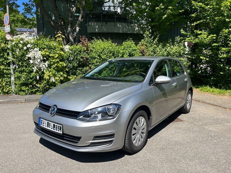 Grau Gebraucht 2017 VW Golf VII Trendline Kombi | 13.000 € (Guter Preis) - Bild 1/4