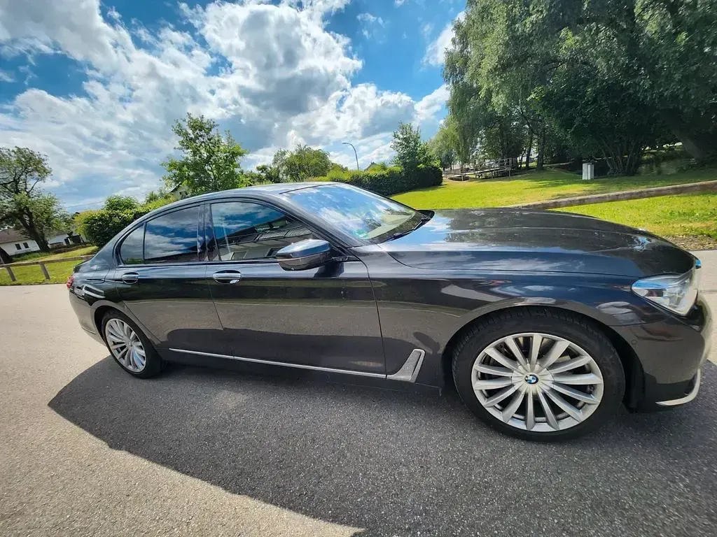 Gebraucht BMW 750 Performance 400 PS (294 kW) 2017 Schwarz Limousine