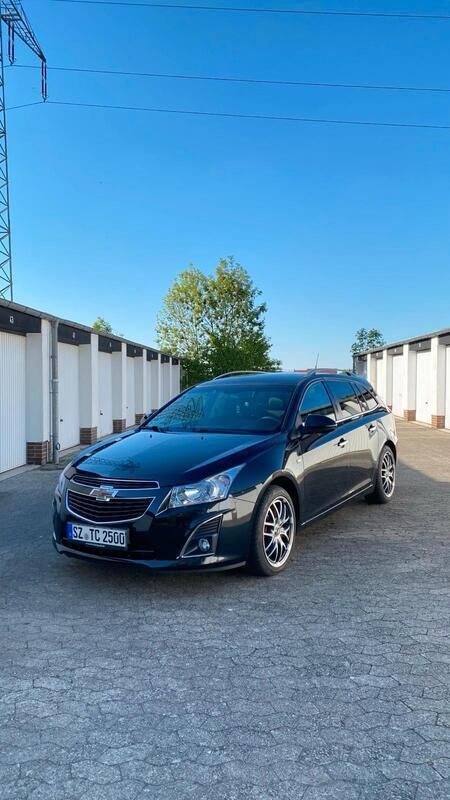 Schwarz Gebraucht 2013 Chevrolet Cruze Kombi | 4.900 € (Fairer Preis) - Bild 1/4