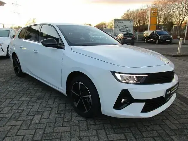 Gebraucht Opel Astra 131 PS (96 kW) 2024 Weiß Kleinwagen