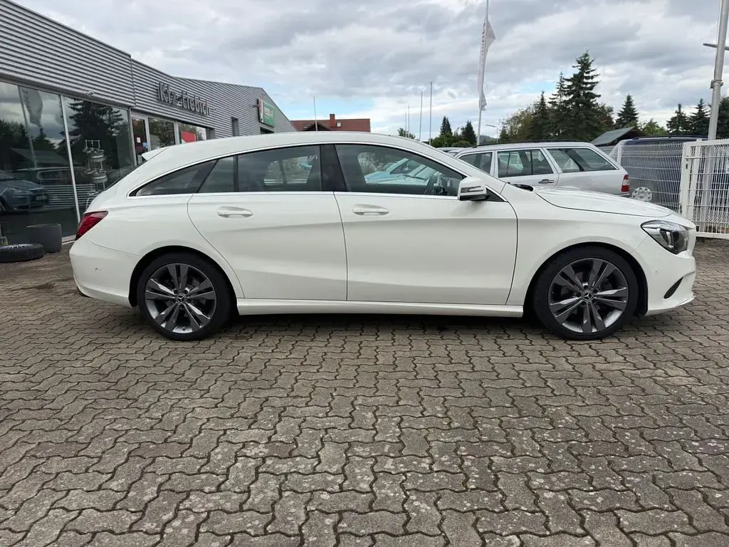 Gebraucht Mercedes CLA220 Shooting Brake 177 PS (130 kW) 2017 Weiß Kombi