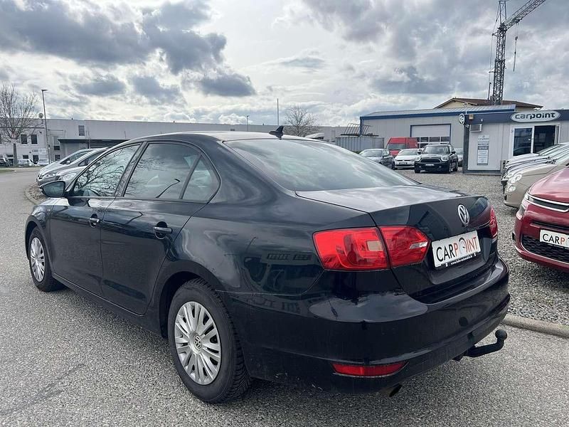 Gebraucht VW Jetta 105 PS (77 kW) 2012 Schwarz Limousine