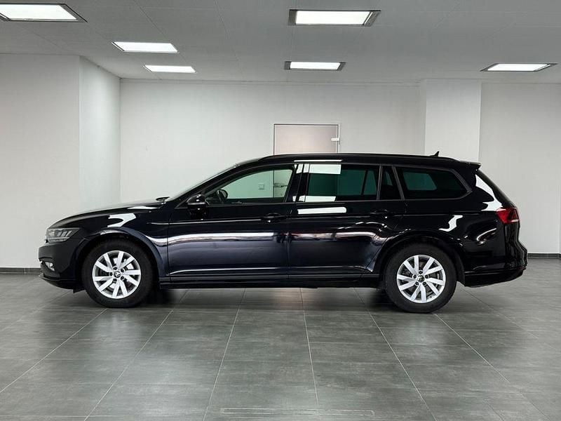 Gebraucht VW Passat Basis 150 PS (110 kW) 2023 Deep black Kombi