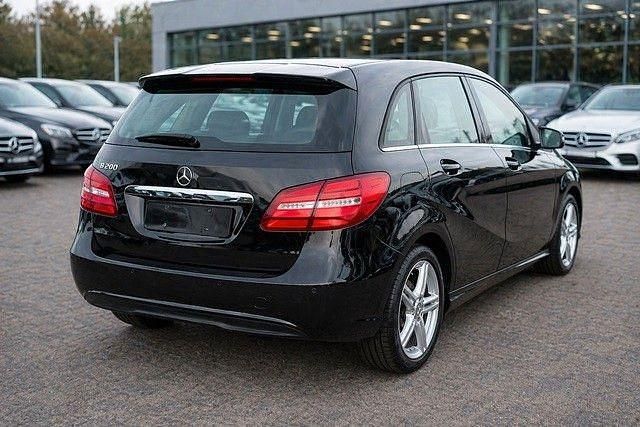 Gebraucht Mercedes B200 156 PS (114 kW) 2014 Schwarz metallic Kleinwagen
