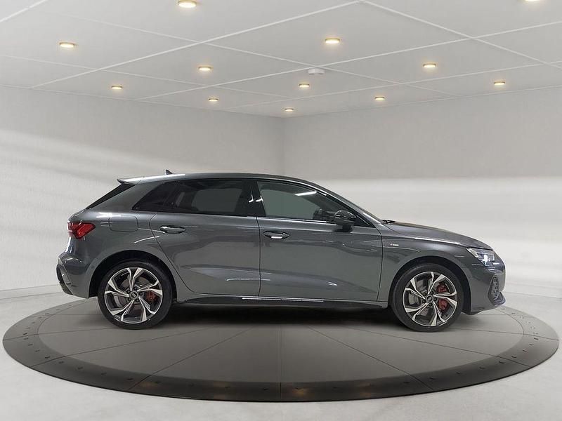 Neu Audi A3 S-Line 272 PS (200 kW) 2026 Grau Limousine
