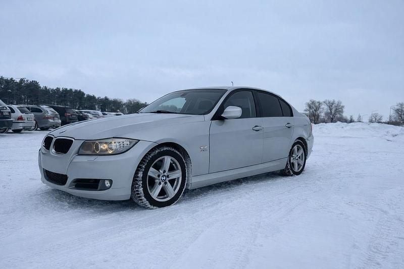 Gebraucht BMW 320 Sport Line 184 PS (135 kW) 2010 Silber Limousine