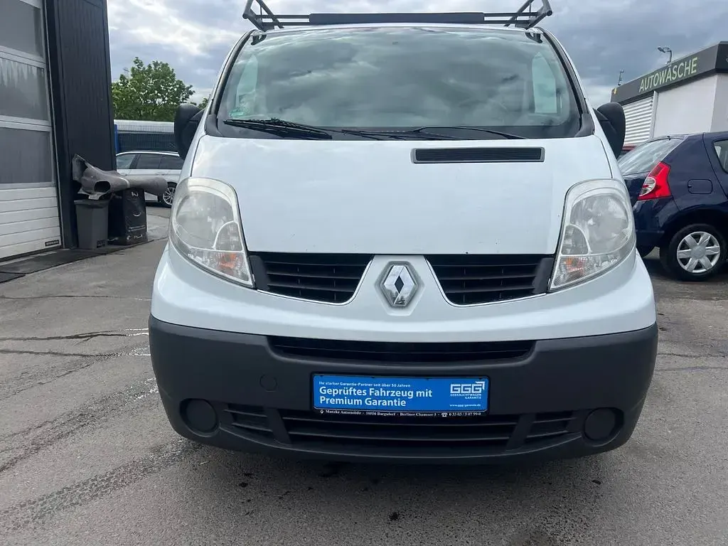 Second-hand Renault Trafic 90 CP (66 kW) 2012 Alb Monovolum