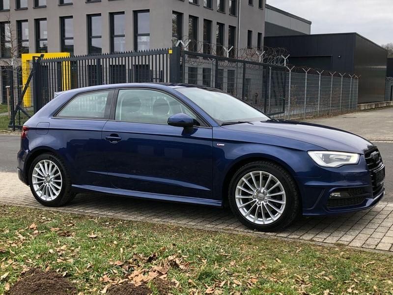Blau Gebraucht 2015 Audi A3 S-Line Limousine | 9.900 € (Fairer Preis) - Bild 1/4