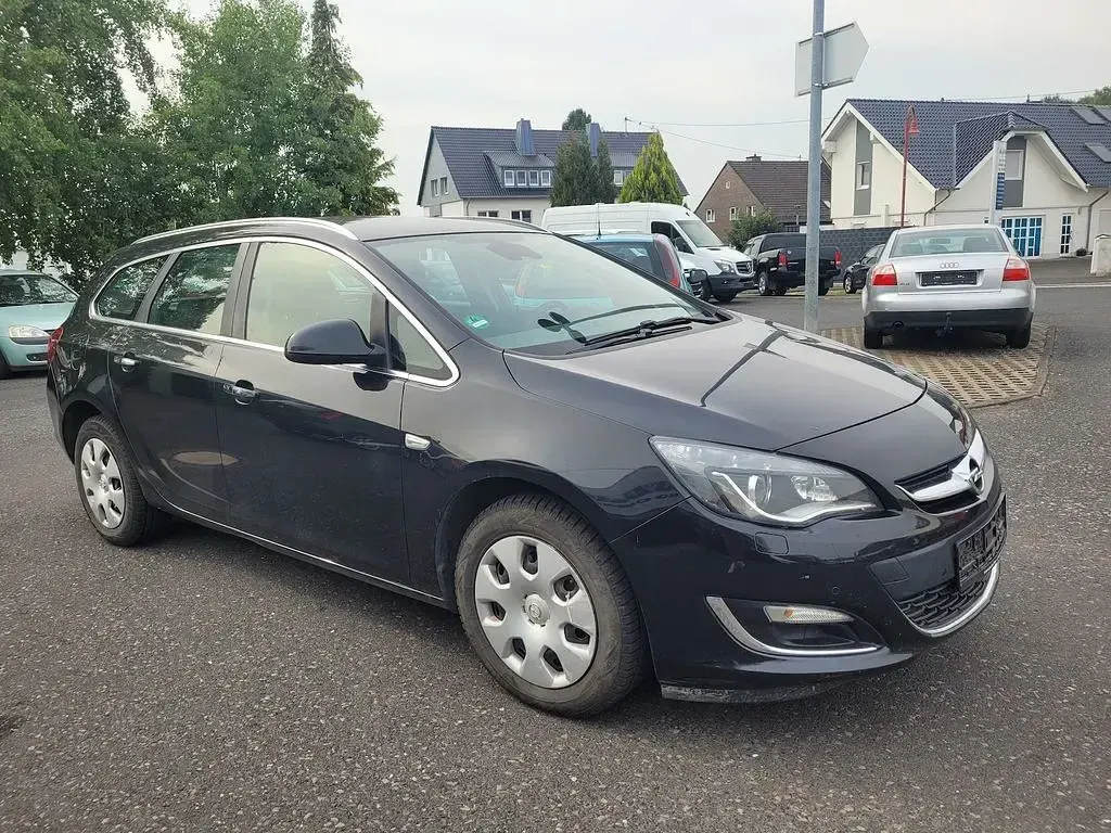 Gebraucht Opel Astra Sport 165 PS (121 kW) 2013 Schwarz Limousine
