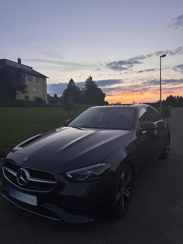 Grau Gebraucht 2023 Mercedes C200 Avantgarde Limousine | 37.500 € (Fairer Preis) - Bild 1/4