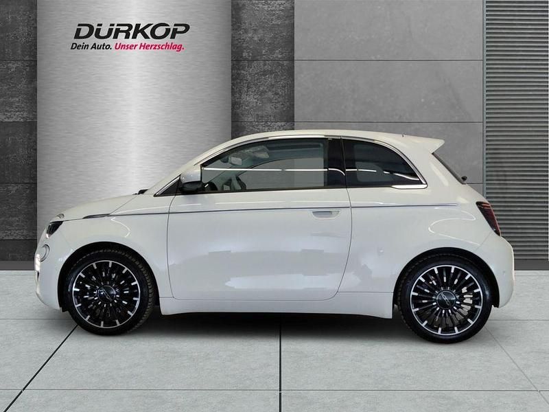 Gebraucht Fiat 500e La Prima 86 kW (118 PS) 2023 Arktis weiß Kleinwagen