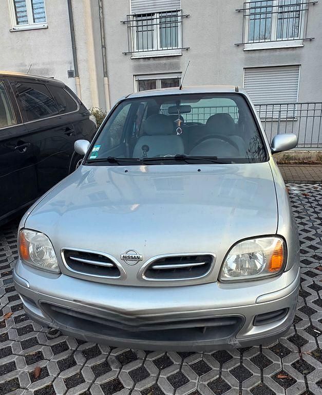 Silber Gebraucht 2001 Nissan Micra Limousine | 1.500 € (Etwas zu teuer) - Bild 1/4