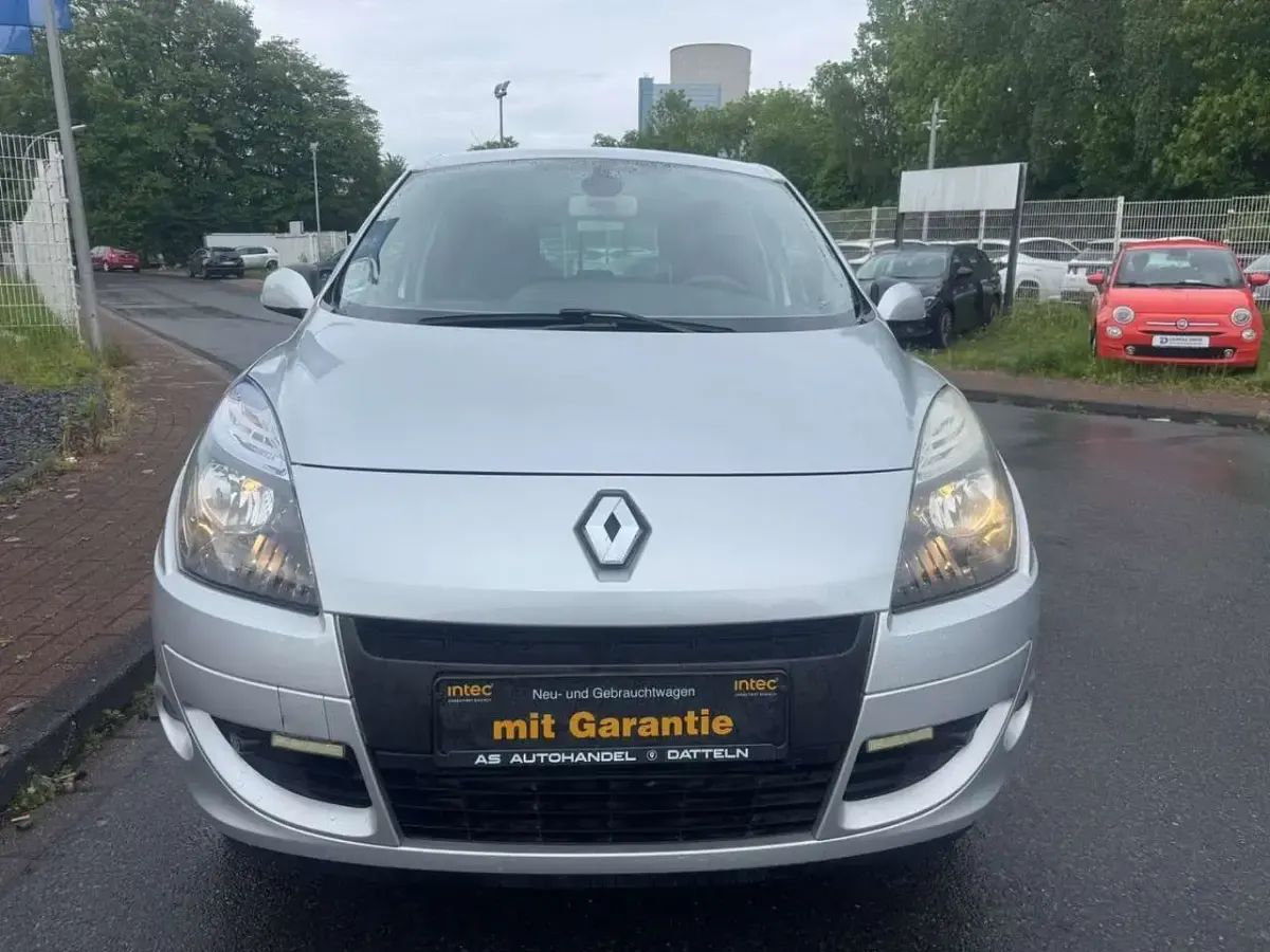 Gebraucht Renault Scénic III Luxe 131 PS (96 kW) 2012 Silber Van / Kleinbus