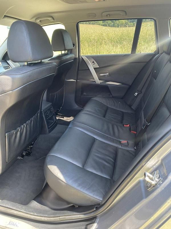 Gebraucht BMW 525 163 PS (119 kW) 2005 Silber Kombi