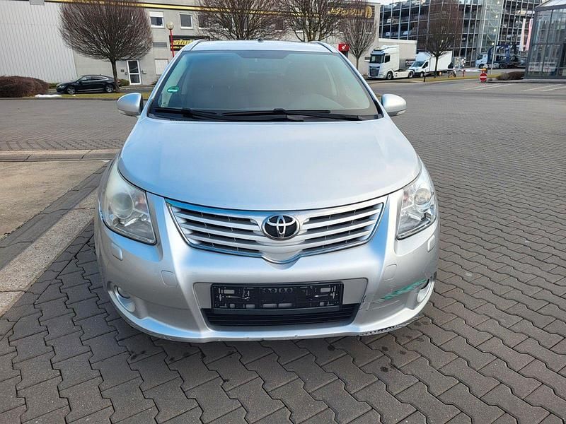 Gebraucht Toyota Avensis Edition 147 PS (108 kW) 2011 Silber Kombi