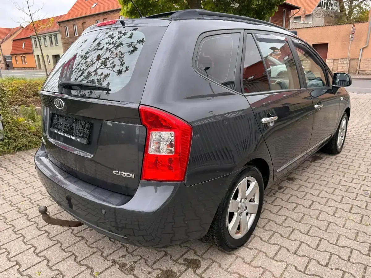 Gebraucht Kia Carens 140 PS (102 kW) 2009 Schwarz Van / Kleinbus