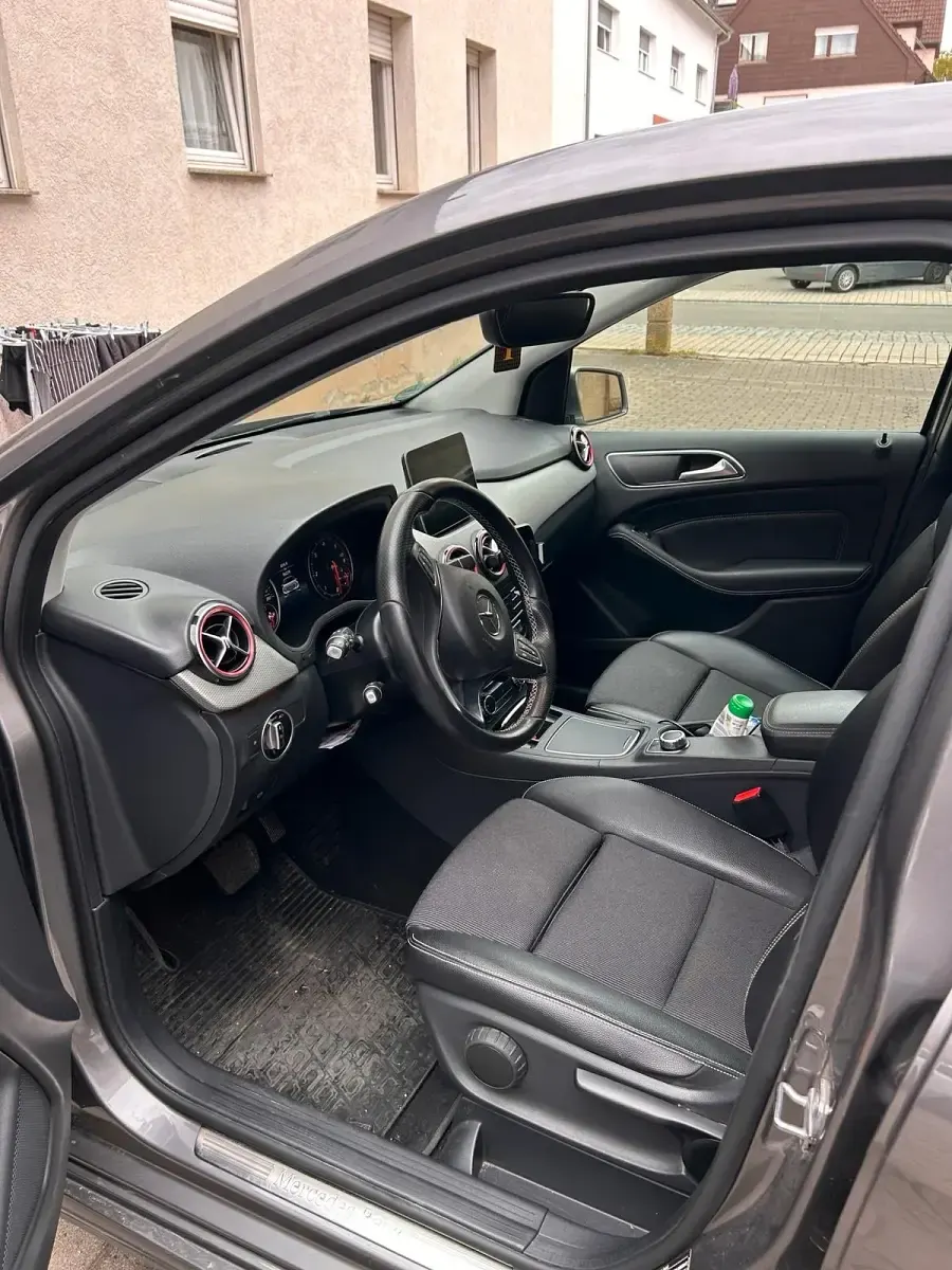 Gebraucht Mercedes B200 136 PS (100 kW) 2018 Grau Kleinwagen