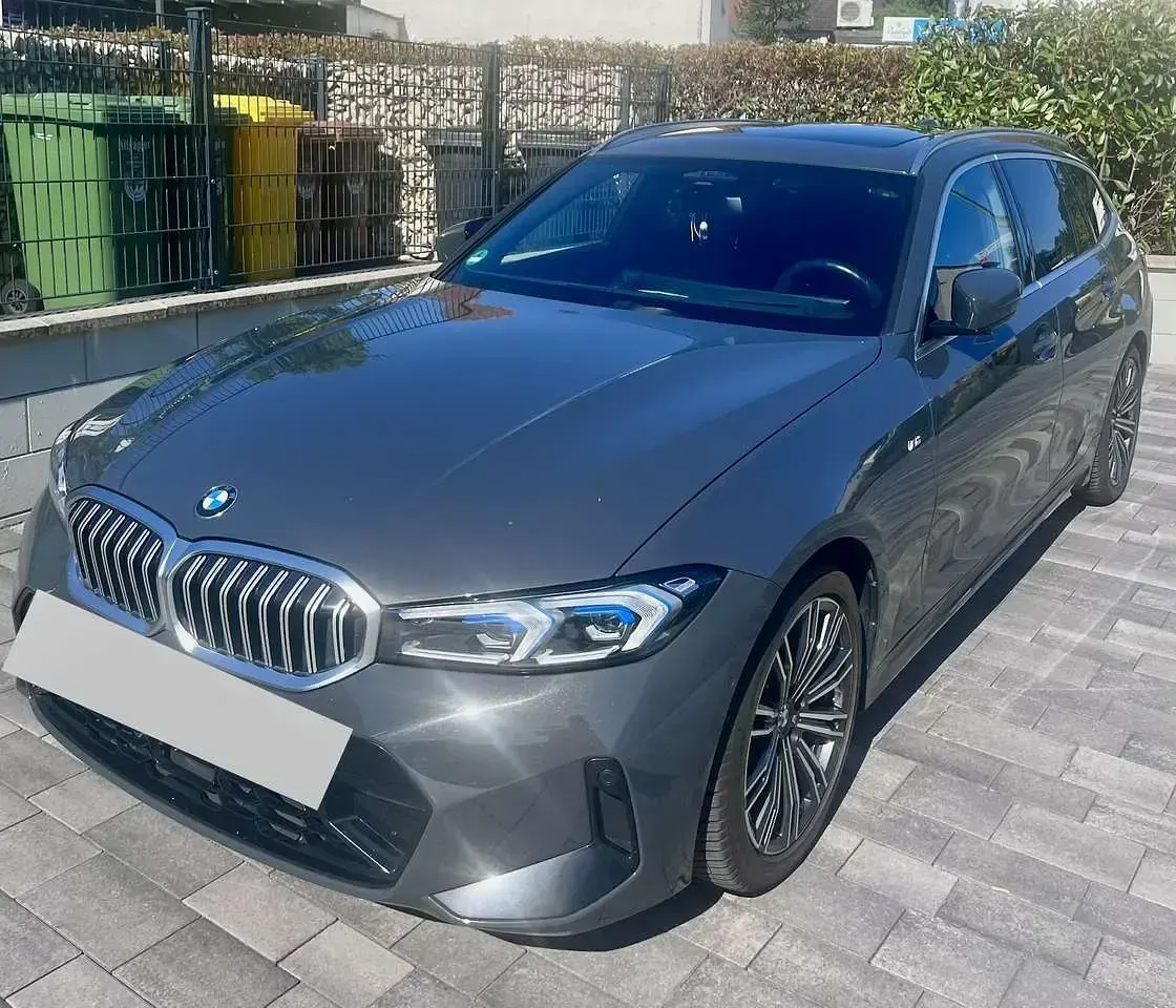 Gebraucht BMW 330 M Sport 286 PS (210 kW) 2024 Grau Kombi