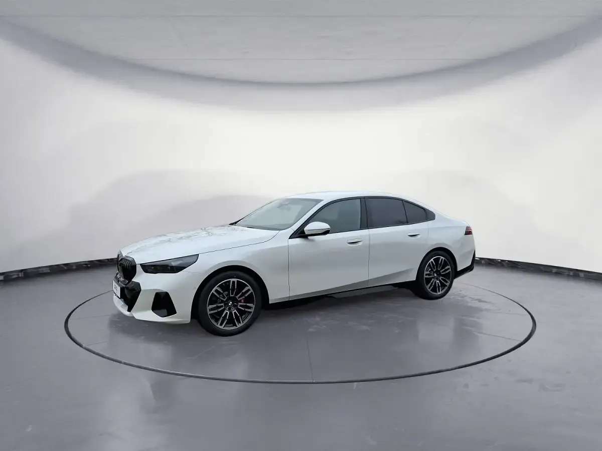 Neu BMW 520 M Sport 197 PS (144 kW) 2026 Weiß Limousine