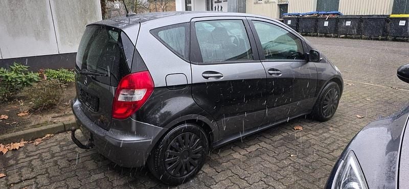 Gebraucht Mercedes A160 95 PS (69 kW) 2010 Grau Limousine