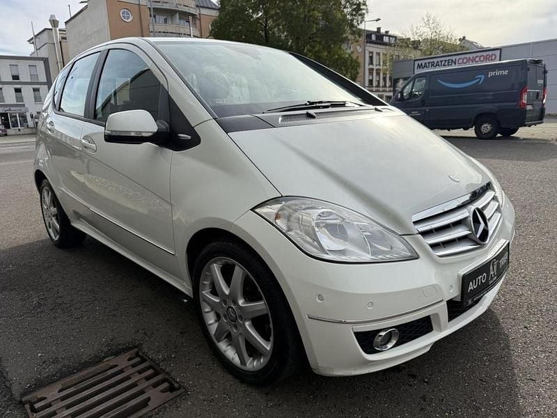 Gebraucht Mercedes A180 109 PS (80 kW) 2011 Weiß Limousine