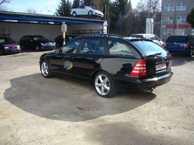 Gebraucht Mercedes C180 143 PS (105 kW) 2004 Schwarz Kombi