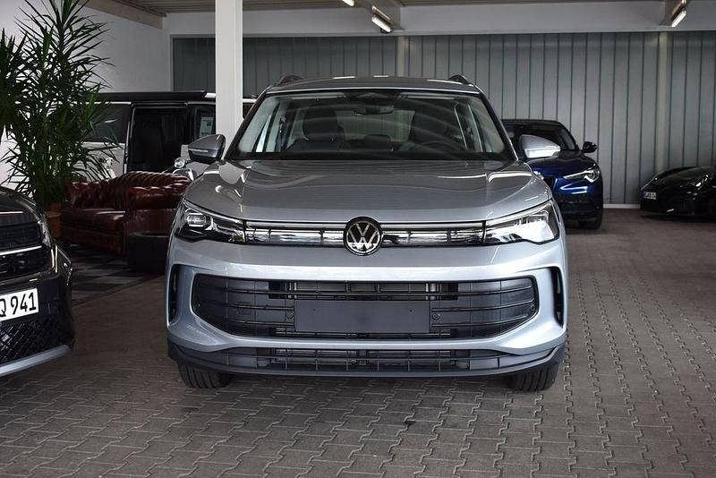 Silber Neu 2025 VW Tiguan SUV | 36.290 € (Superpreis) - Bild 1/4