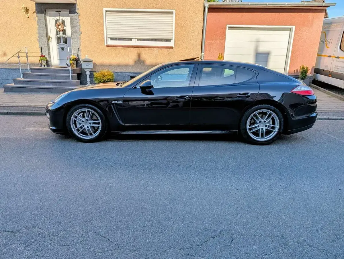 Gebraucht Porsche Panamera 250 PS (183 kW) 2012 Schwarz Kleinwagen