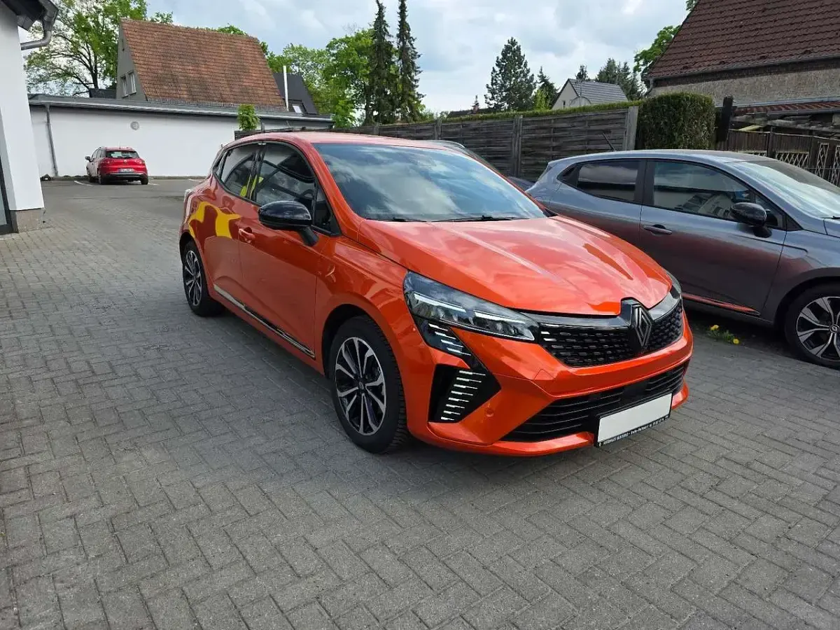 Gebraucht Renault Clio V Techno 94 PS (69 kW) 2024 Valenciaorange Kleinwagen