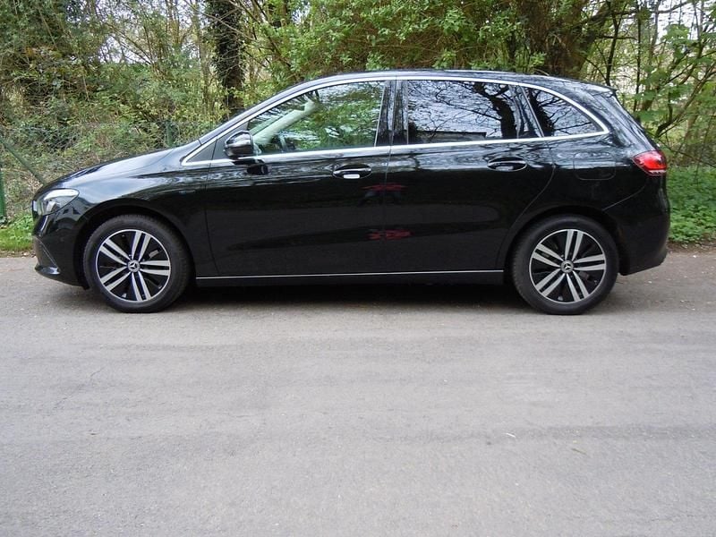 Gebraucht Mercedes E250 Progressive 160 PS (117 kW) 2022 Schwarz Kombi