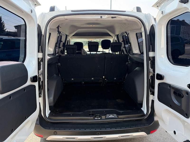 Gebraucht Dacia Dokker Stepway 102 PS (75 kW) 2019 Weiß Van / Kleinbus