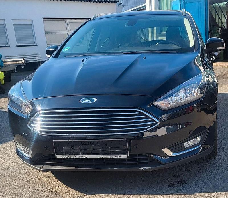 Gebraucht Ford Focus Titanium 125 PS (91 kW) 2016 Schwarz Limousine