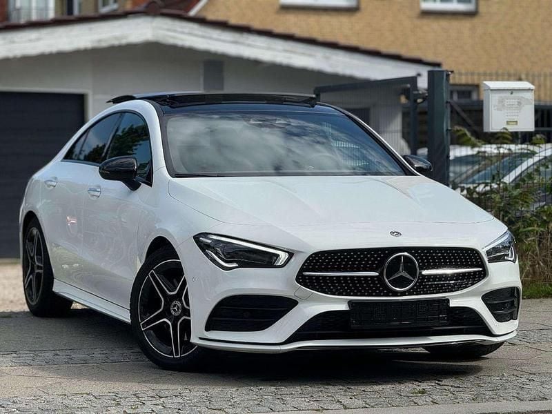 Weiß Gebraucht 2021 Mercedes CLA180 AMG line Limousine | 28.500 € (Fairer Preis) - Bild 1/4